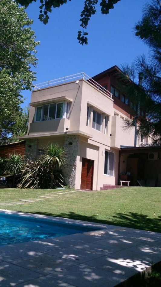 CASA EN VENTA EN CARILO