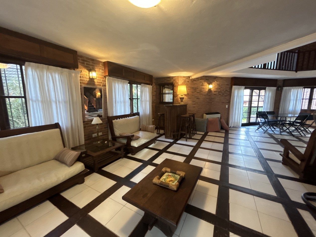 CASA EN VENTA EN ZONA GOLF