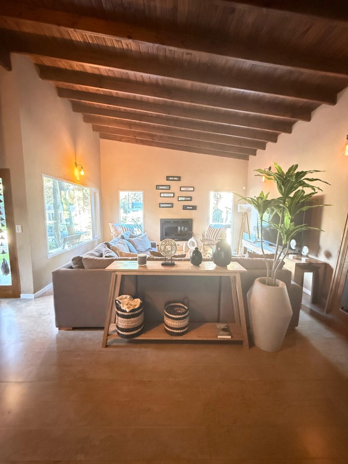 CASA EN VENTA EN COSTA ESMERALDA