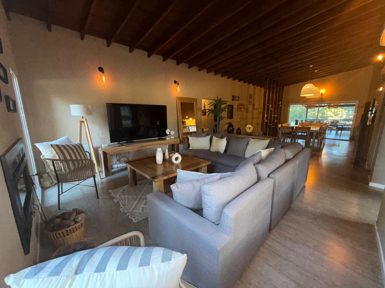 CASA EN VENTA EN COSTA ESMERALDA
