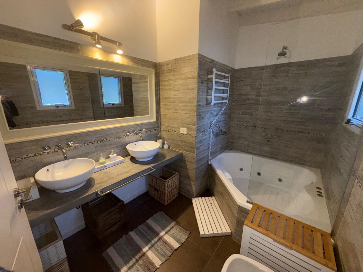 CASA EN VENTA EN COSTA ESMERALDA