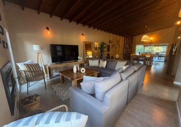 CASA EN VENTA RETASADA  EN COSTA ESMERALDA 